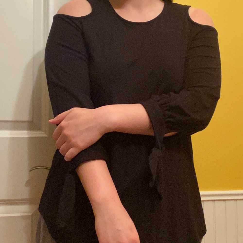 Women’s cold shoulder black top